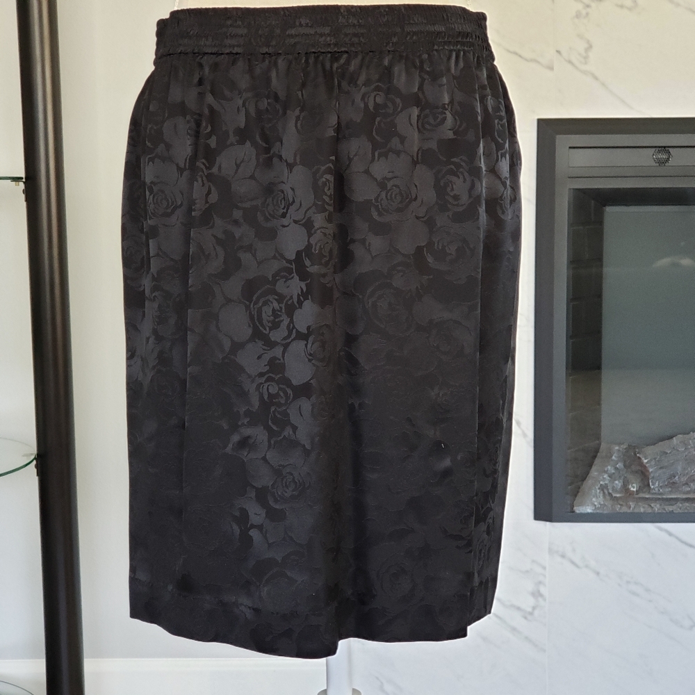 Papell Black Silk Floral Skirt 100% Silk Womens Size 2 Embossed